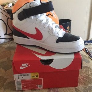 Nike Cort Borough Mids